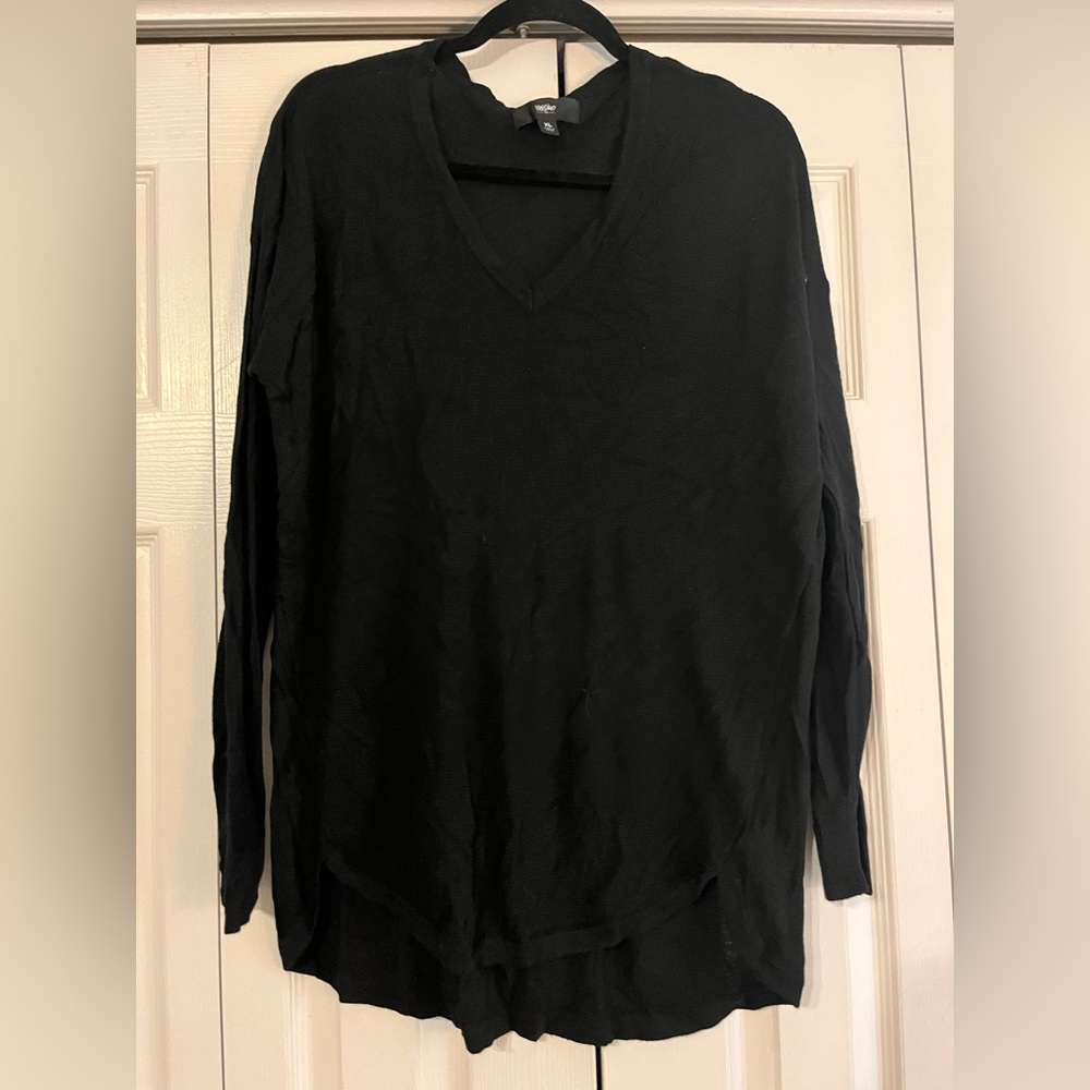 Tunic Length, V-Neck Sweater. Size XL.